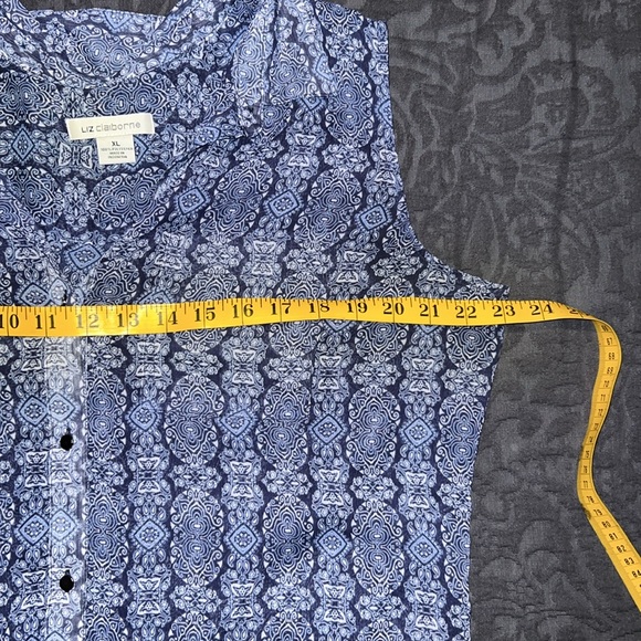 Woman’s blouse - Picture 3 of 6